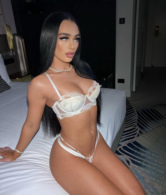 Brunetka z sexim Tělíčkem _2